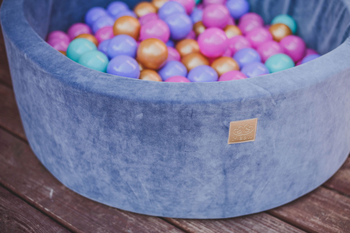 MeowBaby bloemvormige ballenbak met 250 kleurrijke speelballen in goud, roze, lila, turquoise en babyblauw