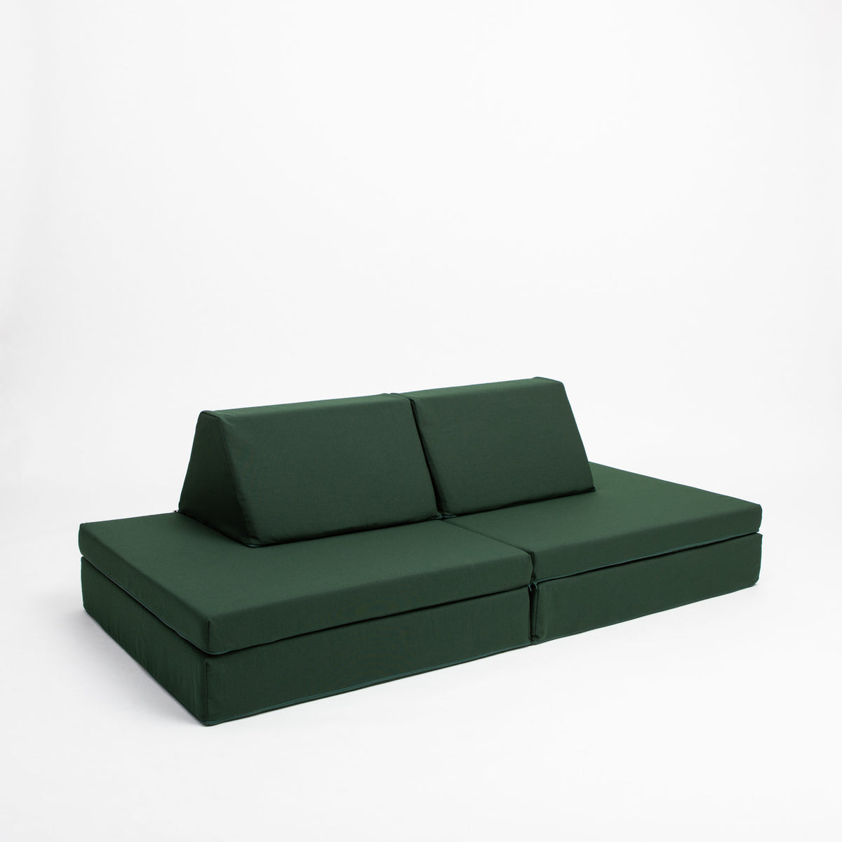 Monboxy Montessori speelbank diep groen als modulaire speelsofa voor bouwen, spelen, ontspannen en creatief spel in de kinderkamer