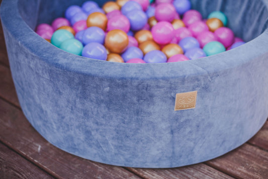 MeowBaby bloemvormige ballenbak met 250 kleurrijke speelballen in goud, roze, lila, turquoise en babyblauw