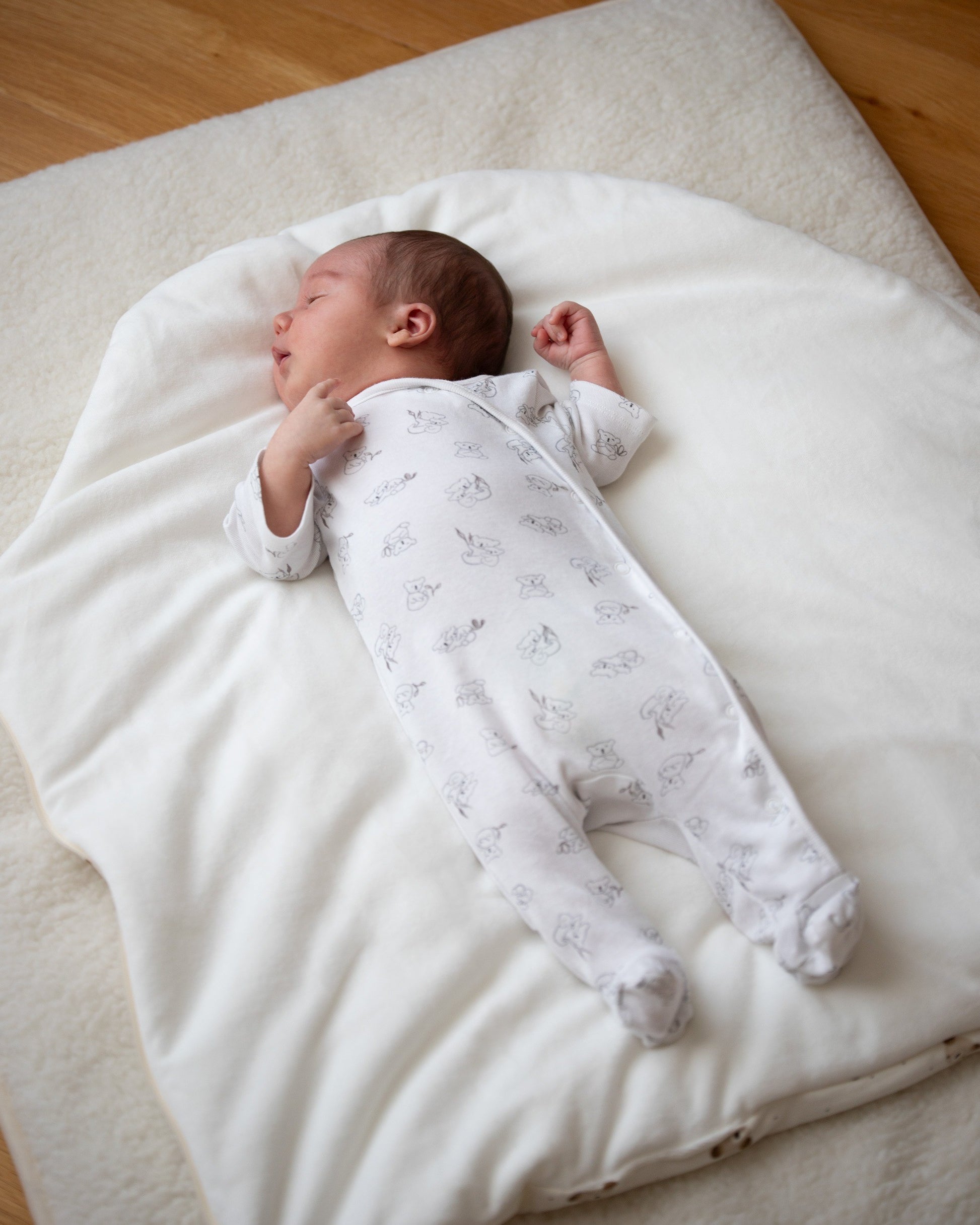 Bow Baby Sleeping Bag and Blanket – Beige / White, 0–6 Months