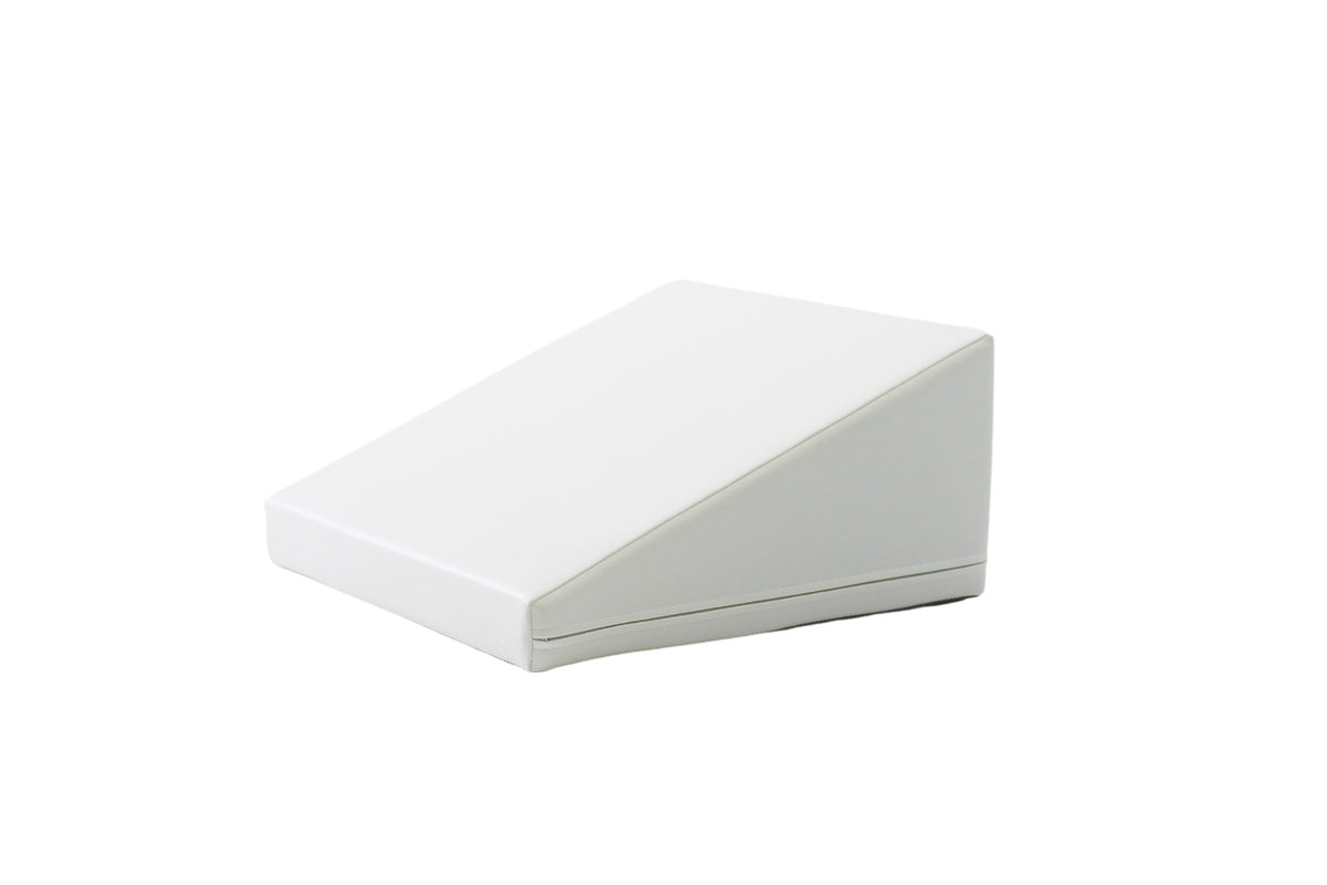 IGLU Wedge Soft Play Block White met zacht schuin oppervlak voor kruipen en bewegingsspel