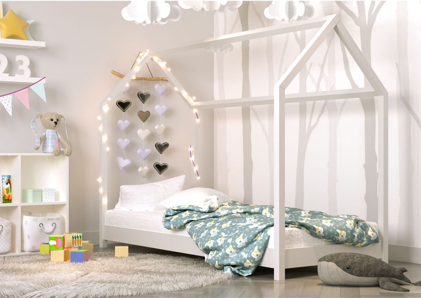 Kocot Kids Bella houten huisbed wit schuin gefotografeerd in kinderkamer