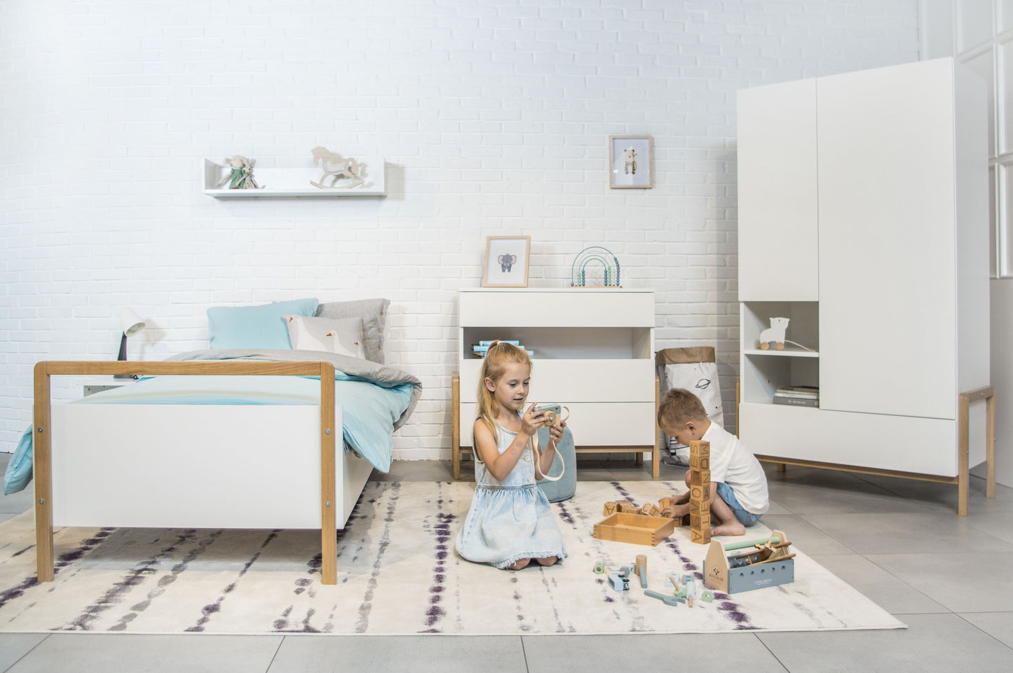 Kocot Kids Victor collectie met wit eiken kinderbed en kinderkamermeubels