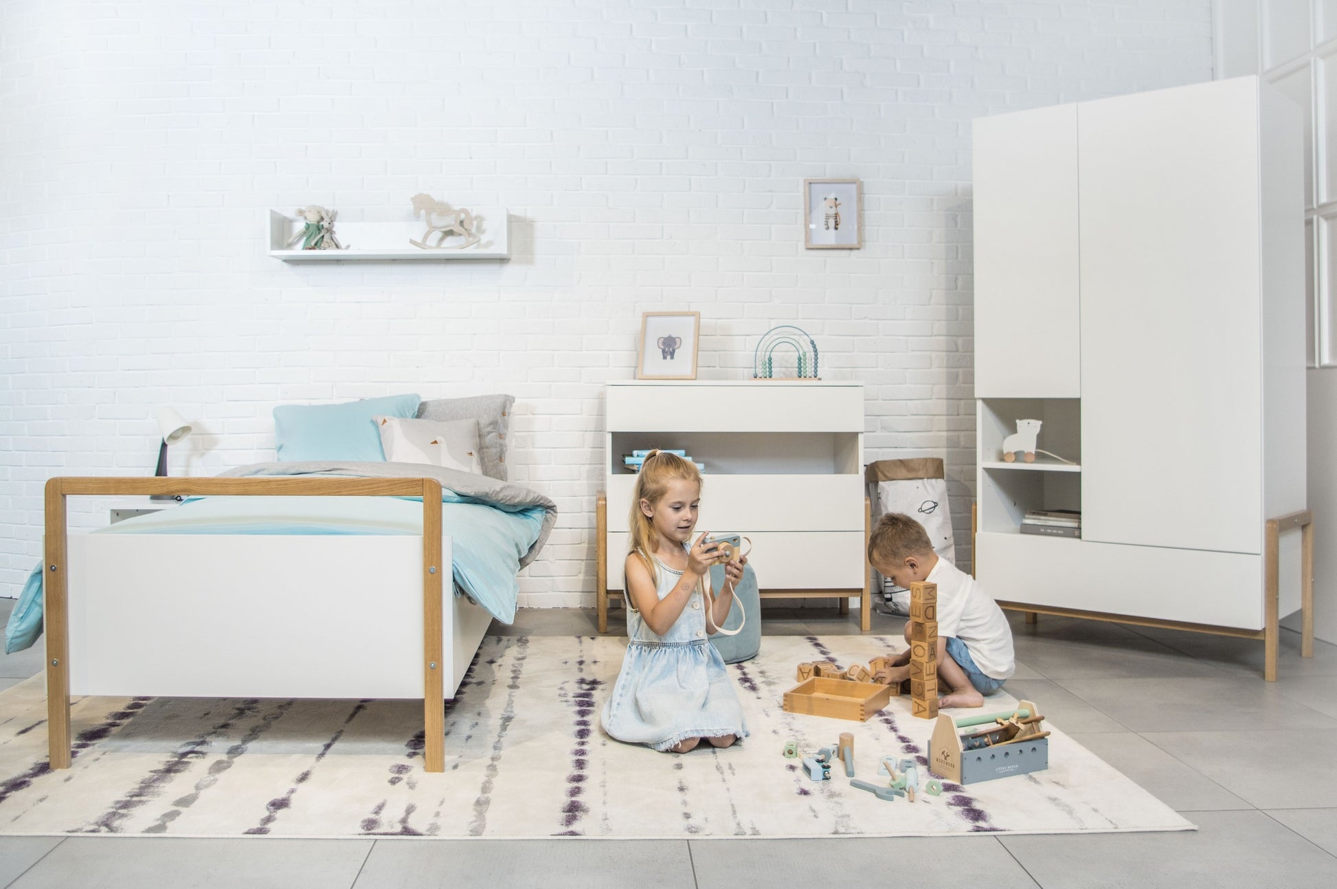 Kocot Kids Victor collectie met wit eiken kinderbed en kinderkamermeubels