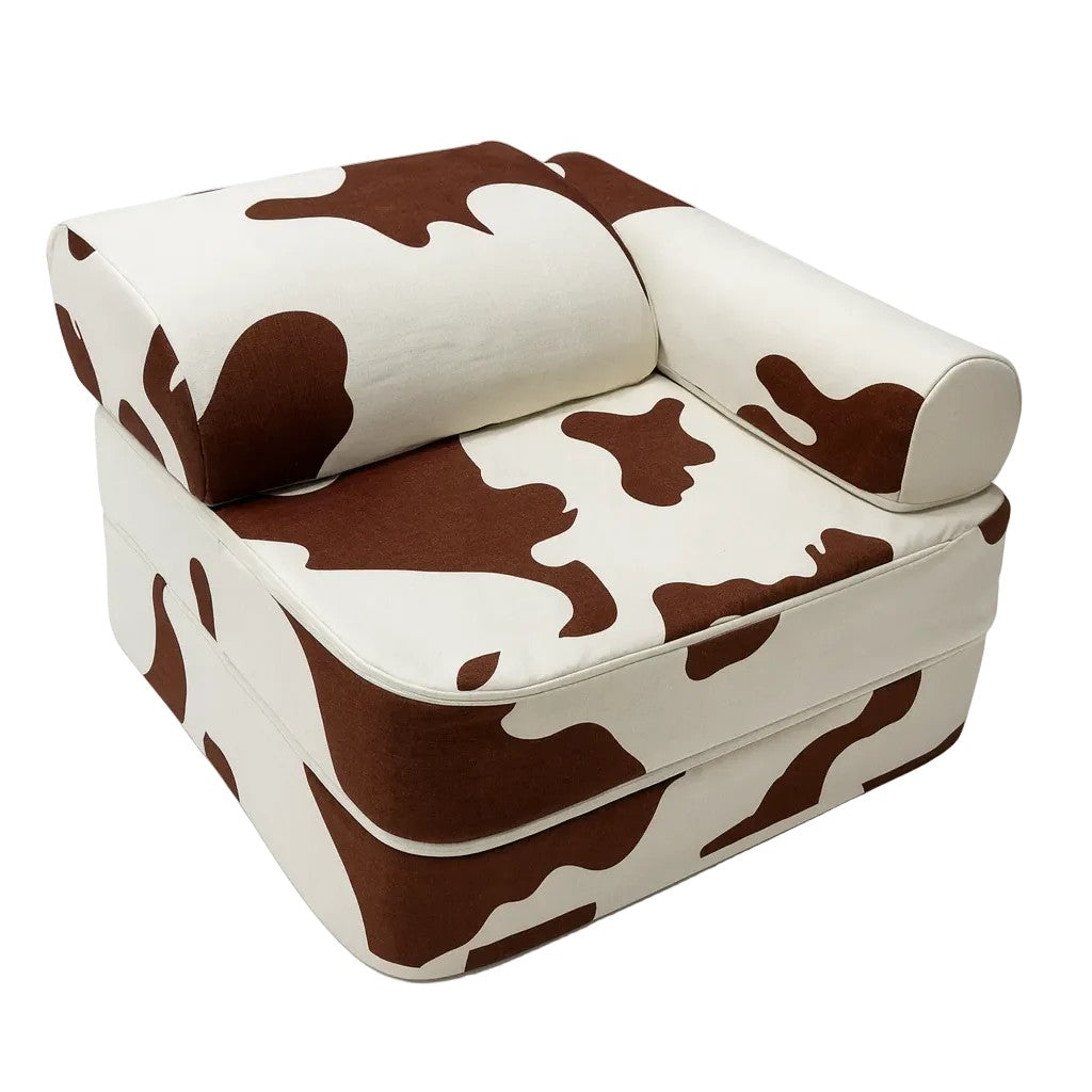 Bees & Blooms modulaire kinderstoel met koeienprint uit de Cow Collection voor spelen, lezen en ontspannen