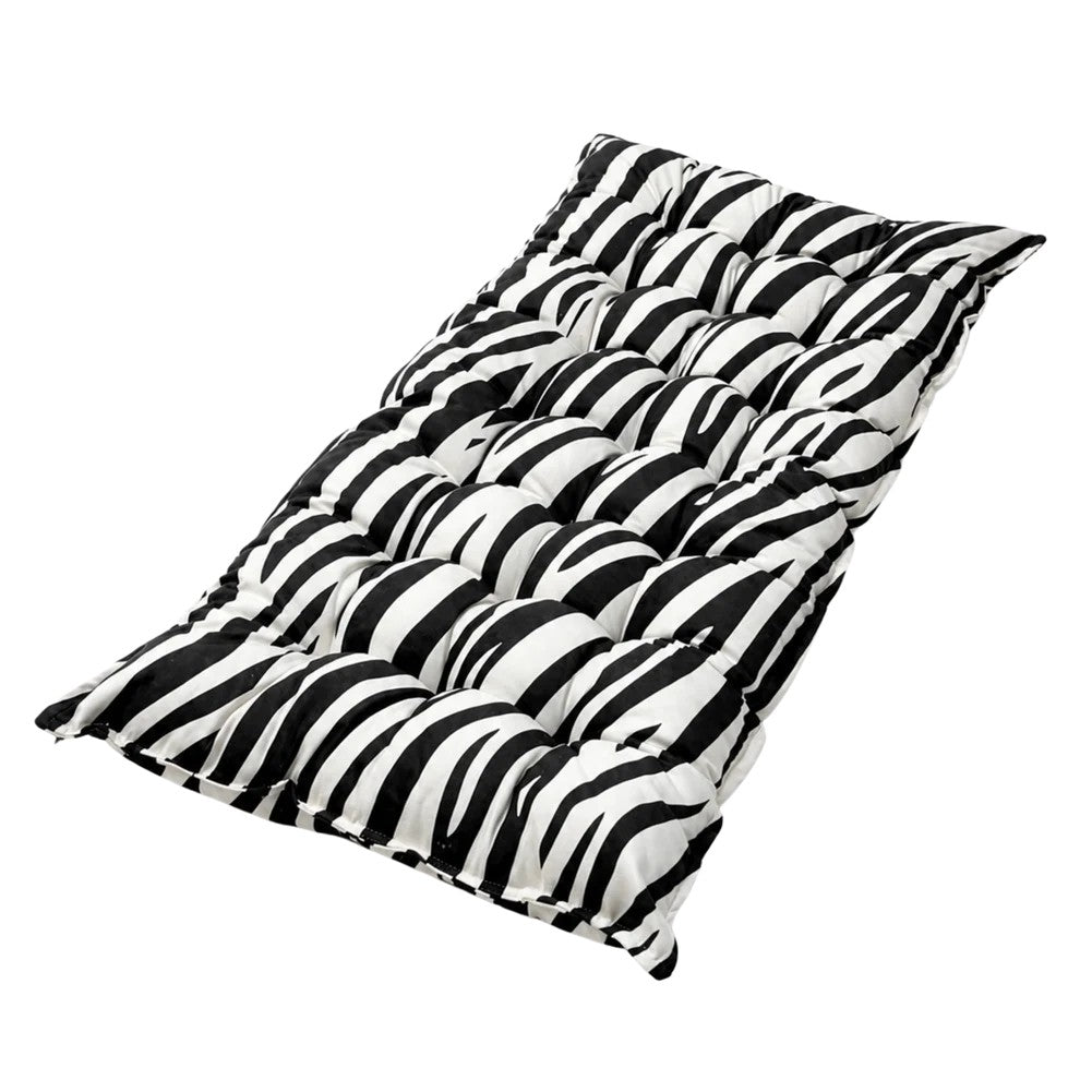 Bees & Blooms gewatteerd kindervloerkussen Zebra met zwart-witte zebraprint en doorgestikte vakken