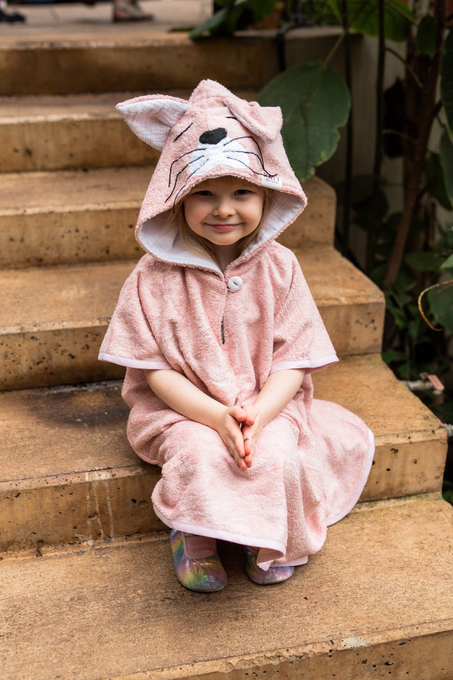 Kinder badponcho CAT van bamboe met korte mouwen en capuchon voor kinderen 122-150 cm