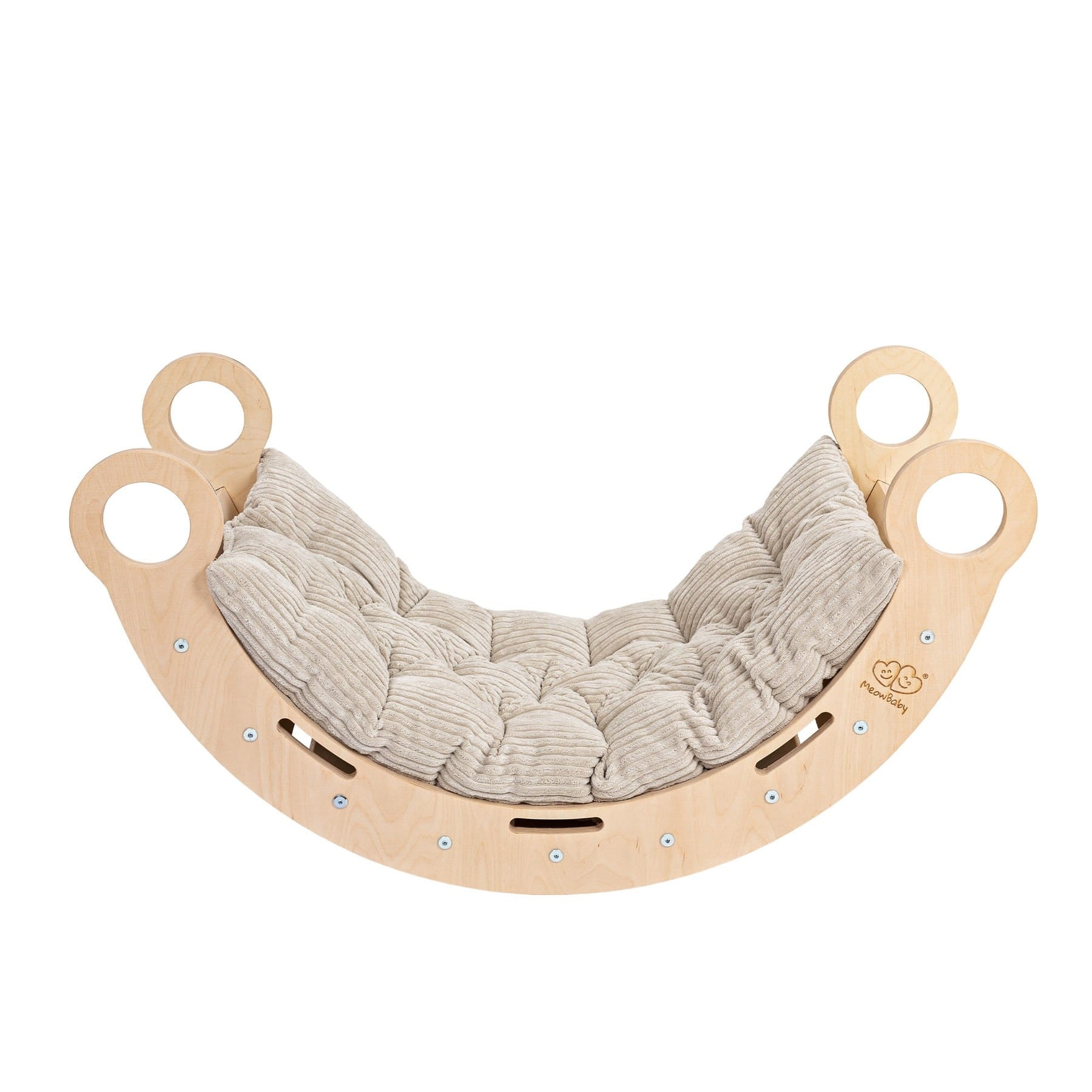 Snug Rocker naturel van gelakt berkenmultiplex met afgeronde vorm, handgrepen en beige kussen