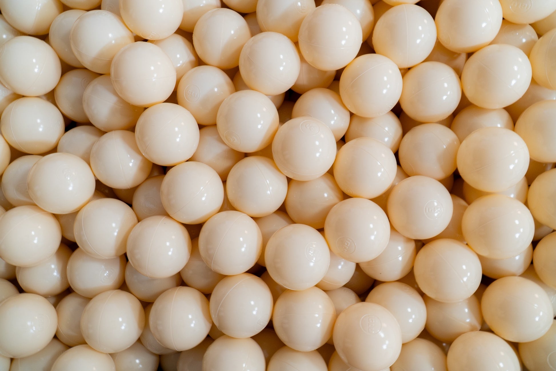 IGLU beige ballenbak ballen 500 stuks van 7 cm voor ballenbak en sensorisch spel