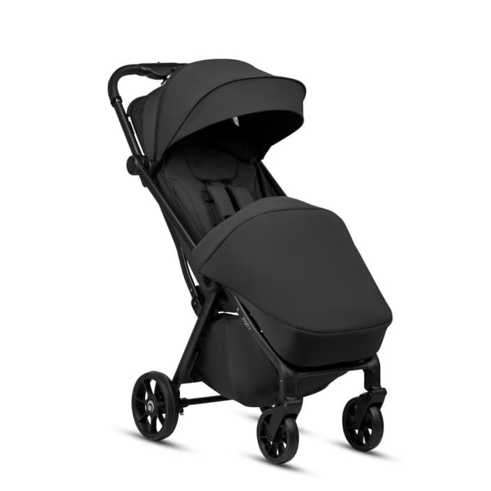 Tutis JOGO+ compacte buggy Black 145 met zwarte bekleding, all-road wielen en zwart embleem