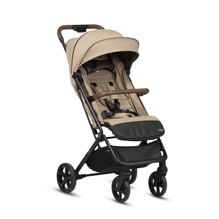 Tutis UP compacte buggy Beige 611 met beige bekleding, zwarte PU-wielen en lichtgewicht frame