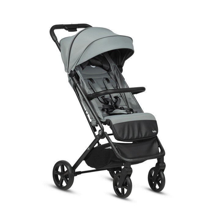 Tutis UP compacte buggy Sage 039 met saliegroene bekleding, zwarte PU-wielen en lichtgewicht frame
